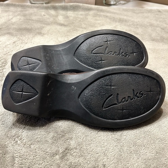 Clark’s Mules - Picture 5 of 6